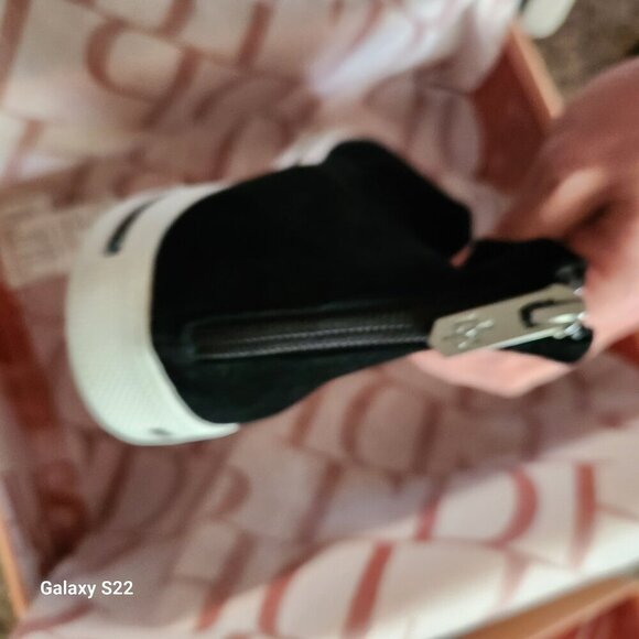 LDP "Kaila" Black leather booties/sneakers. NIB. Size 9.5. Host Pick. - Picture 12 of 12